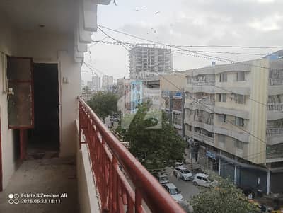 Rent 4th floor Flat  Block M  North Nazimabad   Alpine Galeto Ice Cream  Old  Building no Lift