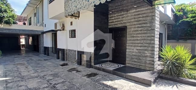 f10 size 600 Double story house 5beds Rent 5lac Real pic near to markaz