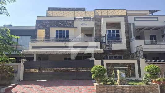 G-13/2 like new Double Story House 40x80 for sale