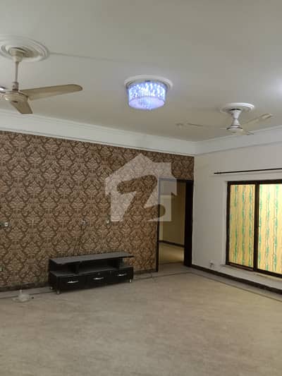 10 MARLA LOWER PORTION FOR RENT WITH GAS