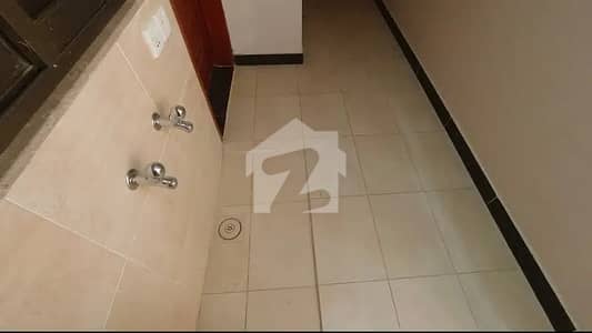 2600 Square Feet Spacious Flat Available In Askari 5 - Sector F For rent