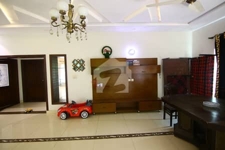 پیپلز کالونی نمبر 1 فیصل آباد میں 6 کمروں کا 2 کنال مکان 22.0 کروڑ میں برائے فروخت۔
