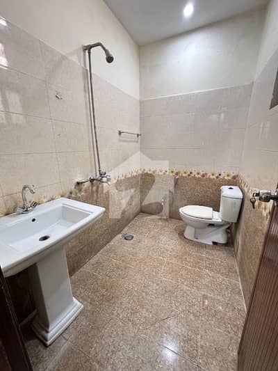 3.5 Marla 1st Floor Flat For Rent ( Near Sir Syed School )