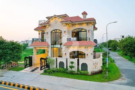 5 MARLA BRAND NEW ULTRA MODERN HOUSE FOR SALE NEAR TO PARK