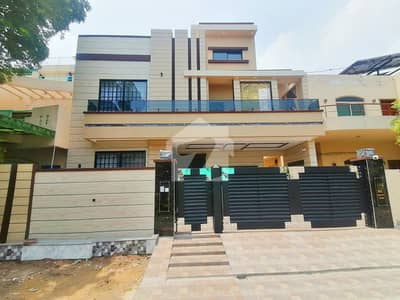 Prime Location House 10 Marla For sale In Wapda Town Phase 1 - Block E2