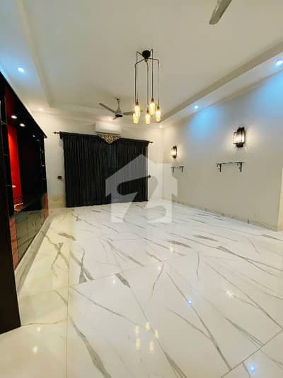 10 MARLA UPPER PORTION AVAILABLE FOR RENT IN LAKE CITY LAHORE SECTOR