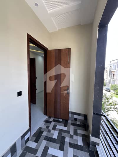 5 marla upper portion available for rent in park view city