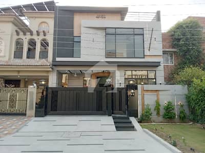 Double Storey 10 Marla House Available In Formanites Housing Scheme For sale