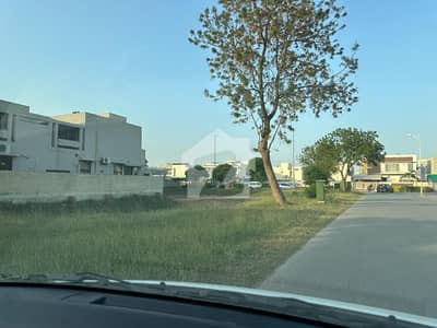 ڈی ایچ اے فیز 7 - بلاک وی فیز 7,ڈیفنس (ڈی ایچ اے),لاہور میں 1 کنال رہائشی پلاٹ 3.45 کروڑ میں برائے فروخت۔