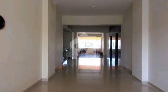 A Spacious 10 Marla Flat In Askari 11