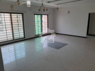 Askari 10 Lahore 3 Bed Beautiful Apartment for Sale | 7th Floor