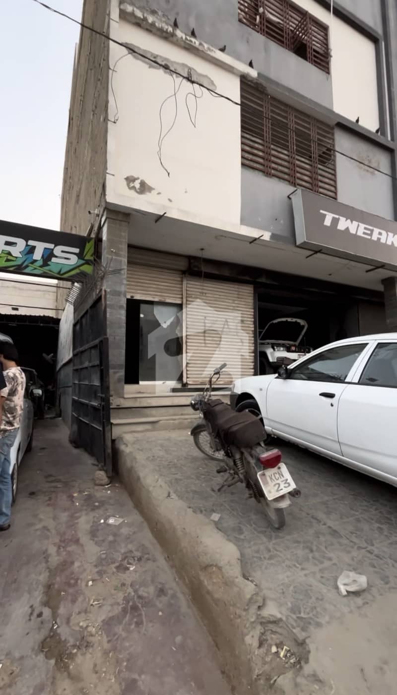 KAMRAN CHOWRANGI COMMERCIAL SHOP AVAILABLE KAMRAN CHOWRANGI COMMERCIAL SHOP AVAILABLE