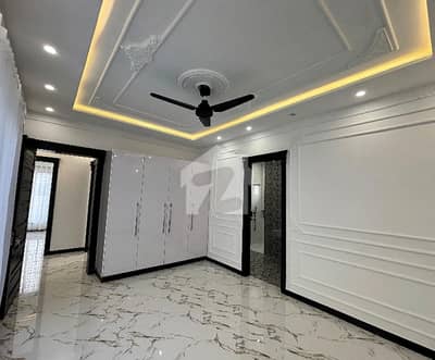 A Spacious Prime Location 1 Kanal House In Wapda Town