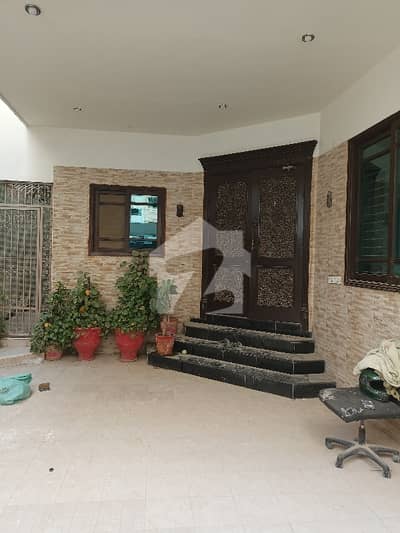 500 SQ YARDS BUNGALOW AVAILABLE FOR RENT BEST FOR IT AND SOFTWARE HOUSES AND MULTINATIONAL COMPANY OFFICES