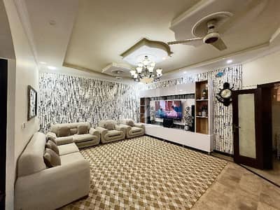 سوان گارڈن اسلام آباد میں 4 کمروں کا 10 مرلہ مکان 3.85 کروڑ میں برائے فروخت۔