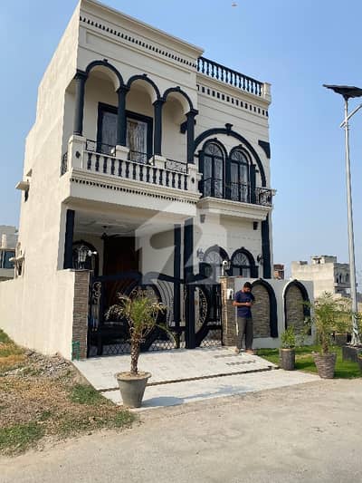 ڈی ایچ اے سیکٹر سی - بلاک 4 ڈی ایچ اے سیکٹر سی,ڈی ایچ اے ڈیفینس,گوجرانوالہ میں 4 کمروں کا 5 مرلہ مکان 2.35 کروڑ میں برائے فروخت۔