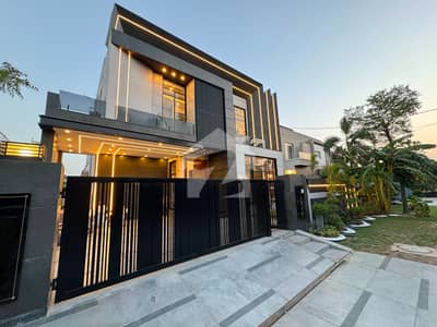 1 Kanal Luxurious House Available For Sale 1 Kanal Luxurious House Available For Sale