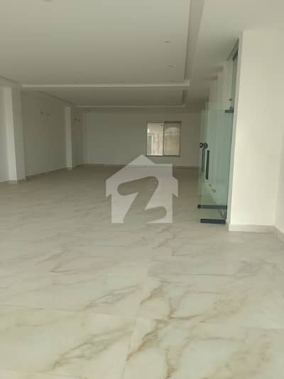 8 marla hall available for rent