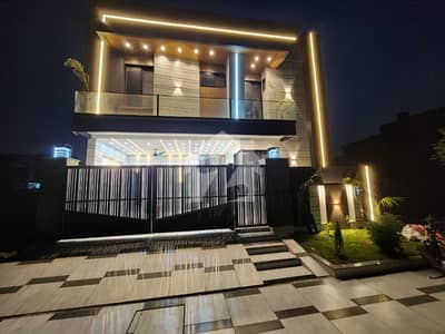 ایل ڈی اے ایوینیو لاہور میں 6 کمروں کا 10 مرلہ مکان 4.5 کروڑ میں برائے فروخت۔