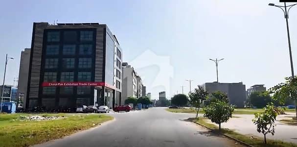 کمرشل براڈوے بلاک سی ڈی ایچ اے فیز 8 - کمرشل براڈوے,ڈی ایچ اے فیز 8,ڈیفنس (ڈی ایچ اے),لاہور میں 4 مرلہ کمرشل پلاٹ 6.25 کروڑ میں برائے فروخت۔
