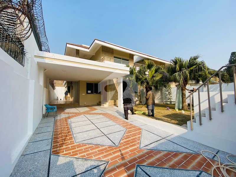 Beautiful House Available For Rent On Extremely Prime Location Beautiful House Available For Rent On Extremely Prime Location