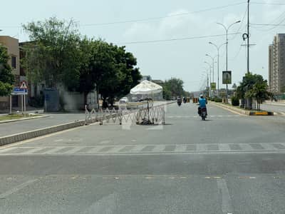 ڈی ایچ اے فیز 8 - زون اے ڈی ایچ اے فیز 8,ڈی ایچ اے ڈیفینس,کراچی میں 4 کنال رہائشی پلاٹ 42.0 کروڑ میں برائے فروخت۔