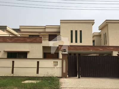 14 Marla Facing Park SD House For Sale In PAF Falcon Complex Gulberg III Lahore