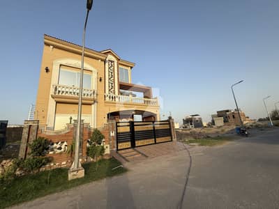 Prime Location In DHA Phase 1 House Sized 10 Marla For Sale Fully Furnished House