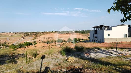 Main Road Avenue 6 Plot Available