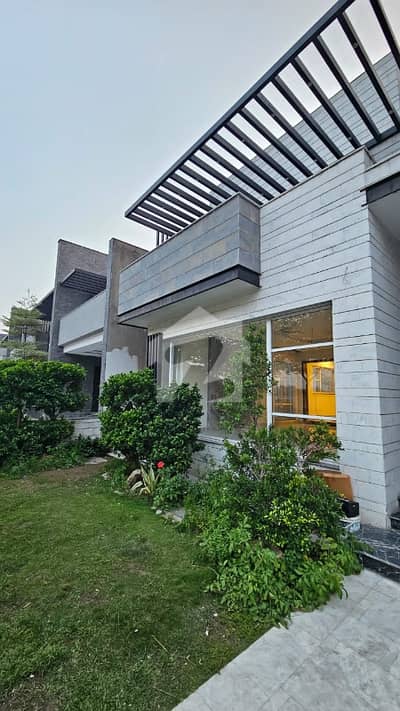 1 Kanal Brand New Owner Built Golf View Villa