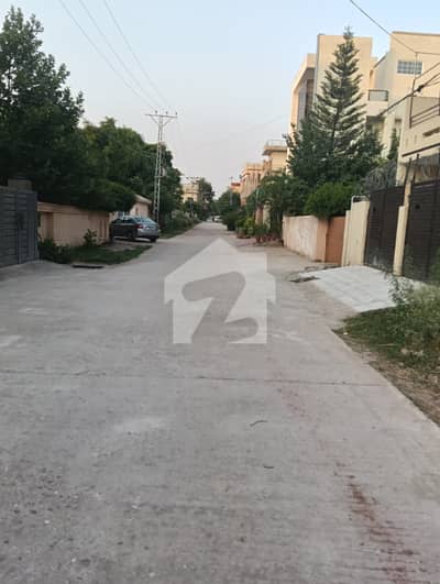 بنی گالہ اسلام آباد میں 10 مرلہ رہائشی پلاٹ 1.6 کروڑ میں برائے فروخت۔