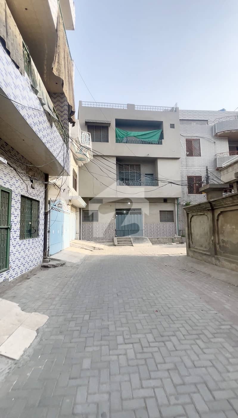 اچھرہ لاہور میں 10 کمروں کا 6 مرلہ مکان 2.89 کروڑ میں برائے فروخت۔ اچھرہ لاہور میں 10 کمروں کا 6 مرلہ مکان 2.89 کروڑ میں برائے فروخت۔