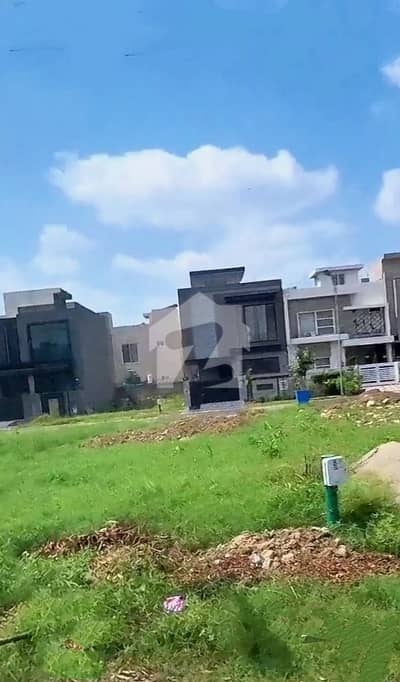 ڈی ایچ اے فیز 6 - بلاک ڈی فیز 6,ڈیفنس (ڈی ایچ اے),لاہور میں 5 مرلہ رہائشی پلاٹ 2.05 کروڑ میں برائے فروخت۔
