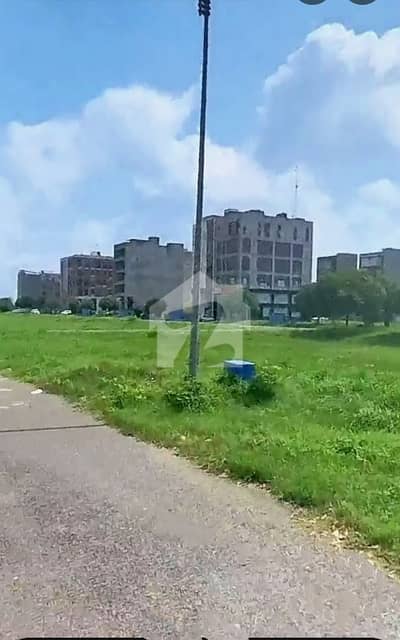 Rare Investment Opportunity: 4-Marla Commercial Plot for Sale High-Value Location, Ideal for Business Growth & Future Generations Wall Green Realtors