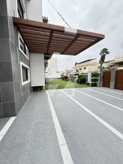 ULTRALUXE SIGNATURE LIVING: MAGNIFICENT 1000 SQ YD ARCHITECT-DESIGNED CONTEMPORARY BUNGALOW FOR SALE IN TOP LANE, DHA PHASE 8, KARACHI