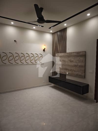 10 Marla Luxury House Available For Sale