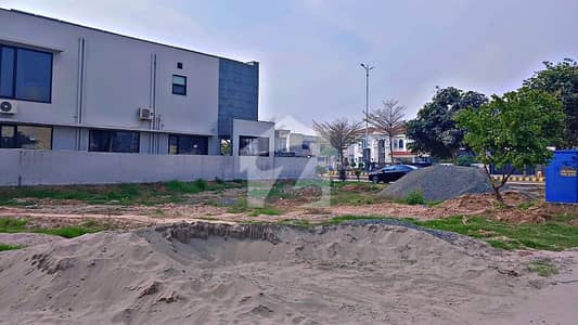 21 Marla Plot Available in Phase 8 Block T in numbering 600 Available For Sale Only One Option on This Buget