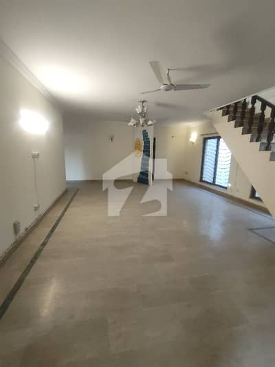 E-11/3 Mind Blowing Location What A Outstanding Upper Portion For Rent