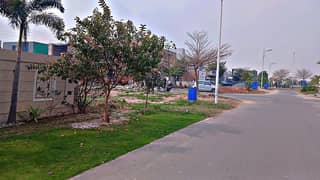 ڈی ایچ اے فیز 7 - بلاک پی فیز 7,ڈیفنس (ڈی ایچ اے),لاہور میں 1 کنال رہائشی پلاٹ 3.4 کروڑ میں برائے فروخت۔