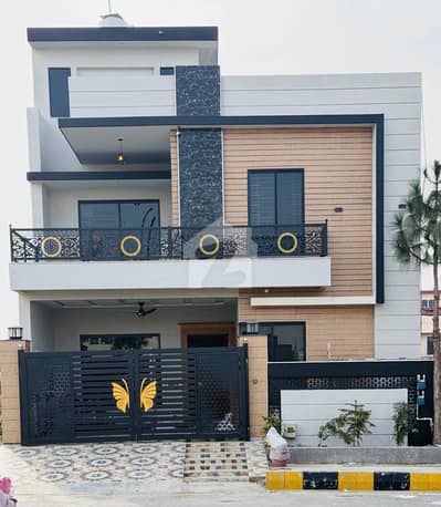 DOUBLE ROAD 8 MARLA BEAUTIFUL HOUSE AVAILABLE FOR SALE