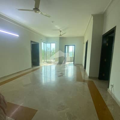 ایف ۔ 11 اسلام آباد میں 3 کمروں کا 12 مرلہ فلیٹ 3.9 کروڑ میں برائے فروخت۔