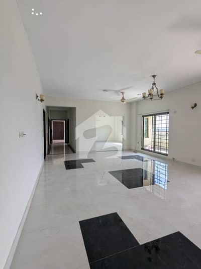 12 MARLA 4 BEDROOM APARTMENT AVAILABLE FOR SALE