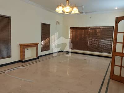 E-11/3 Multi Size 1kinal Beautiful Ground Portion Separate Gate Near to Markaz