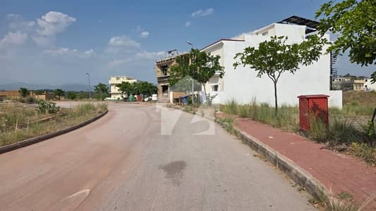 10 Marla ,Park Face ,Plot for sale on Reasonable price