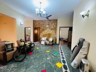 1 Kanal Very Beautiful Upper Portion With Separate Gate Available For Rent