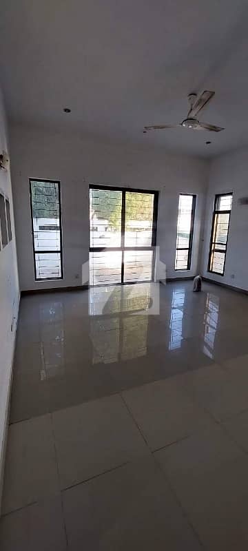 ڈی ایچ اے ڈیفینس کراچی میں 6 کمروں کا 1 کنال مکان 13.95 کروڑ میں برائے فروخت۔