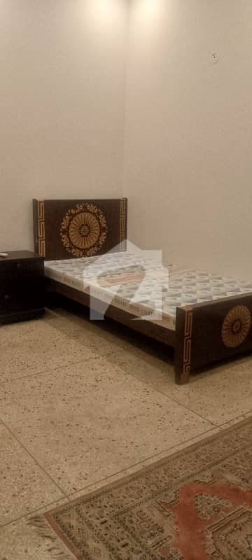 FULLY FURNISHED 01 BEDROOM WITH ATTACH BATH AVAILABLE FOR RENT ONLY FOR MALE BACHLORS