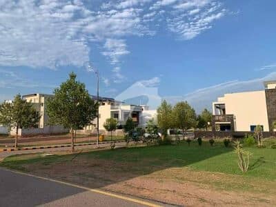 بحریہ ٹاؤن فیز 8 ۔ سیکٹر ای - 1 بحریہ ٹاؤن فیز 8,بحریہ ٹاؤن راولپنڈی,راولپنڈی میں 10 مرلہ رہائشی پلاٹ 1.25 کروڑ میں برائے فروخت۔