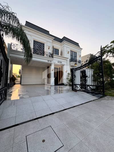 KANAL NEO CLASSIAL FULLY LUXURY BUNGALOW FOR SALE ON TOP LOCATION