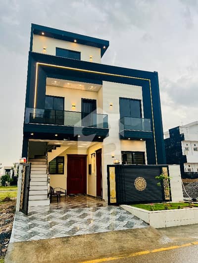 Brand New Luxury 5 Marla Solid Construction House for sale Construction Gurrantee 100% Water Electricity & Gas 24/7 Society & Registree both transfer available. .